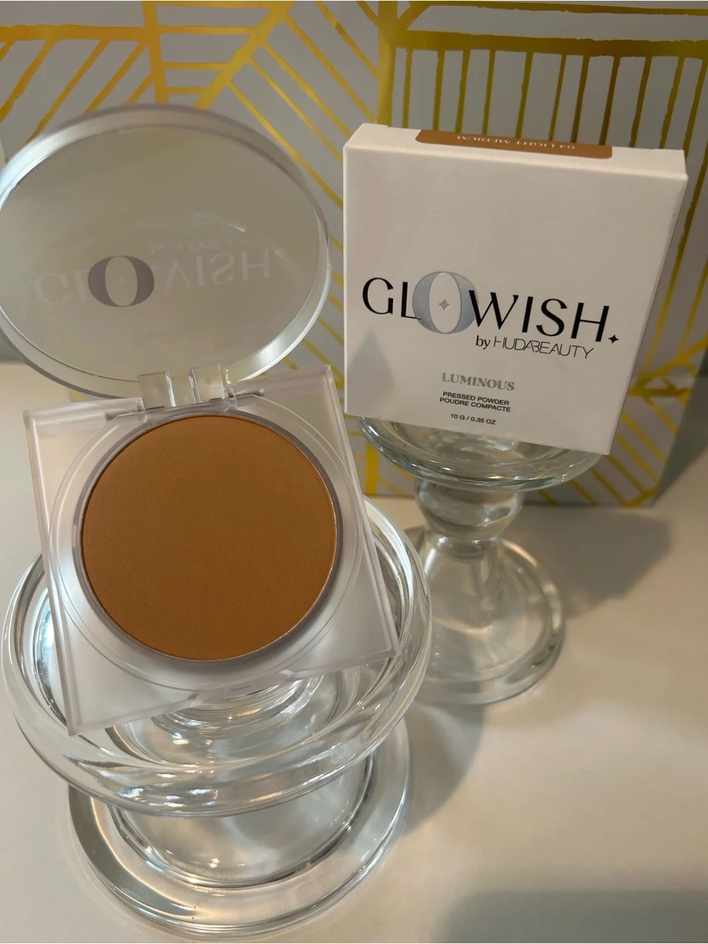 ✨ HUDA BEAUTY GloWish Luminous Pressed Powder | 04 Light Medium | Full Size NIB